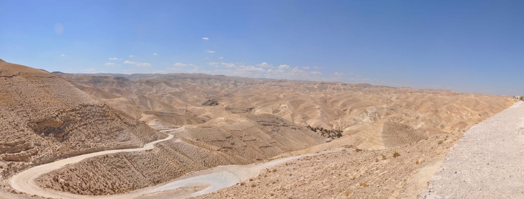 A térség elég kietlen a Júdeai-sivatagban (fotó: Nicola e Pina Israel…)